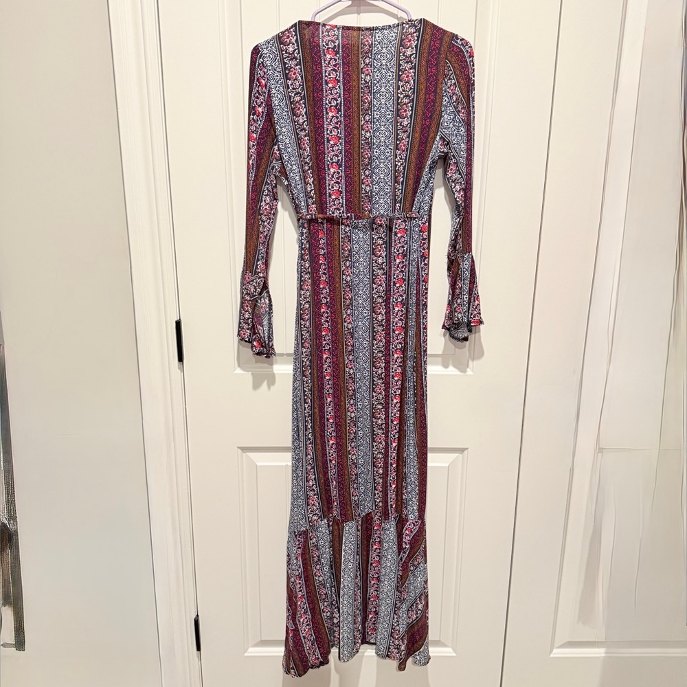 Elegant Boho Maxi Wrap Dress - Picture 7 of 8